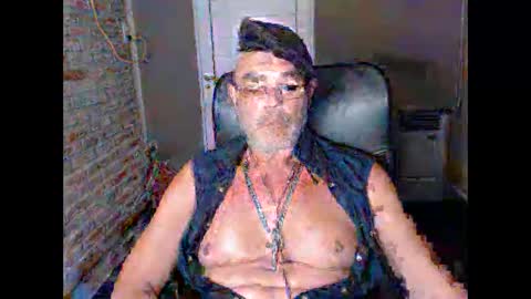 MACHO BUSCADOR online show from December 22, 1:34 am
