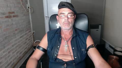 MACHO BUSCADOR online show from February 13, 3:07 am
