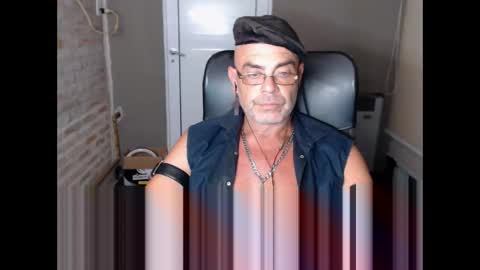 MACHO BUSCADOR online show from January 28, 3:04 am