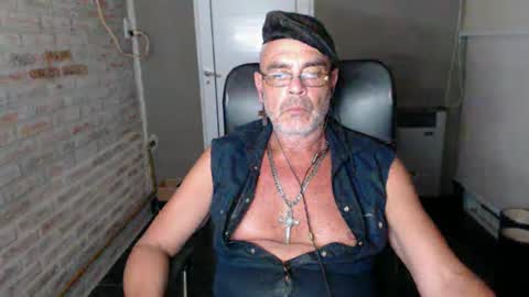 MACHO BUSCADOR online show from February 15, 3:09 am