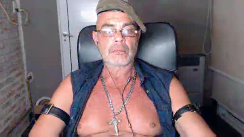 MACHO BUSCADOR online show from January 15, 5:19 am