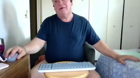 mackdocc001 online show from February 23, 5:26 pm