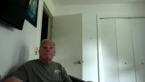 mackdocc001 online show from April 18, 7:58 pm