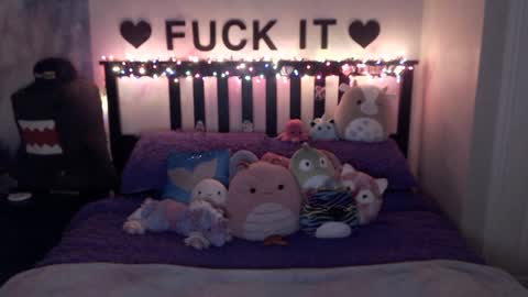 Mackenzie Wolfe online show from December 16, 6:43 am