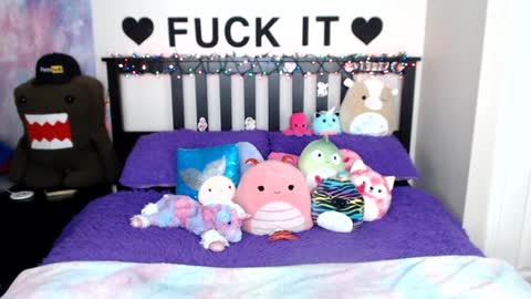 Mackenzie Wolfe online show from December 21, 7:35 am