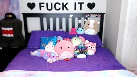 Mackenzie Wolfe online show from October 20, 3:33 am