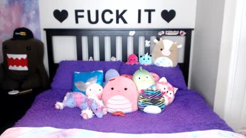 Mackenzie Wolfe online show from October 24, 4:02 am