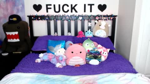 Mackenzie Wolfe online show from December 22, 8:16 am