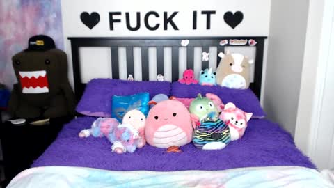 Mackenzie Wolfe online show from February 18, 8:05 am