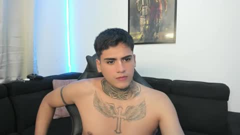 Snapshot of mad_maxxx1 chatting on January 25, 1:10 am max online show from January 25, 1:10 am