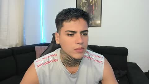 Snapshot of mad_maxxx1 chatting on January 24, 1:25 pm max online show from January 24, 1:25 pm