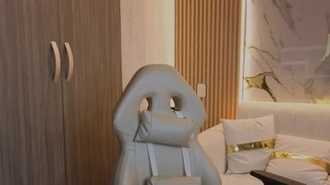 Madam Hott  online show from October 7, 4:52 am