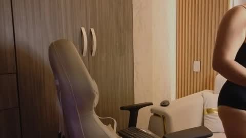 Madam Hott  online show from October 24, 5:08 am