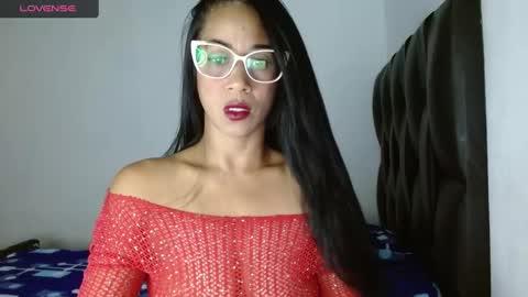 Snapshot of madam_klauss chatting on January 26, 5:56 am EMILY online show from January 26, 5:56 am