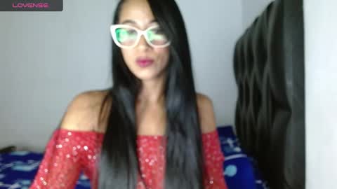 Snapshot of madam_klauss chatting on January 26, 10:02 am EMILY online show from January 26, 10:02 am