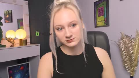 Snapshot of madam_ulis chatting on February 5, 10:30 am Ulis online show from February 5, 10:30 am