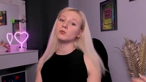 Snapshot of madam_ulis chatting on February 6, 10:04 am Ulis online show from February 6, 10:04 am