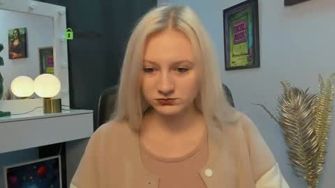 Snapshot of madam_ulis chatting on February 4, 10:00 am Ulis online show from February 4, 10:00 am