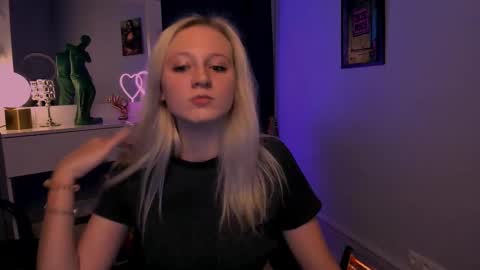 Snapshot of madam_ulis chatting on February 12, 6:09 pm Ulis online show from February 12, 6:09 pm