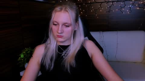 Snapshot of madam_ulis chatting on January 30, 5:39 pm Ulis online show from January 30, 5:39 pm