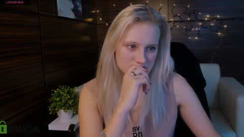Snapshot of madam_ulis chatting on January 28, 5:35 pm Ulis online show from January 28, 5:35 pm