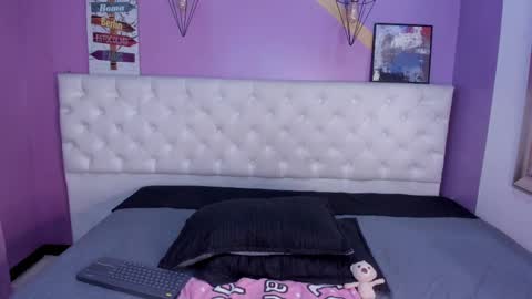 Snapshot of madamedamn chatting on December 19, 3:30 pm Madamedamn online show from December 19, 3:30 pm