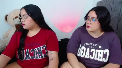 Snapshot of maddie_and_chelsea_ chatting on January 9, 2:11 am Maddie and Chelsea online show from January 9, 2:11 am