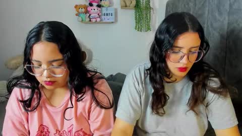 Snapshot of maddie_and_chelsea_ chatting on September 15, 9:22 am Maddie and Chelsea online show from September 15, 9:22 am