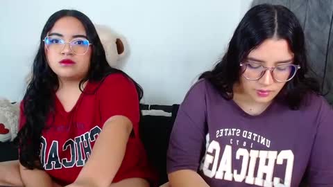 Snapshot of maddie_and_chelsea_ chatting on January 12, 4:21 am Maddie and Chelsea online show from January 12, 4:21 am