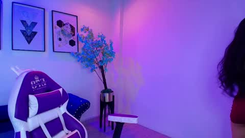 maddie_t18 online show from May 30, 11:41 am