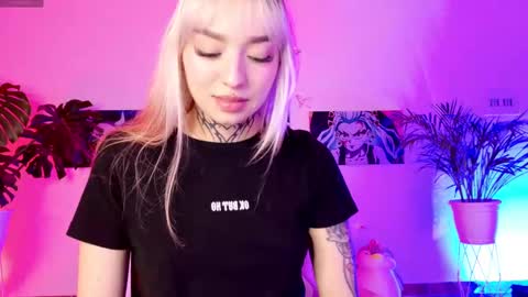 maddy_uwu online show from March 4, 7:19 am
