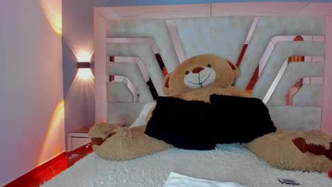  Maddy Crofft online show from February 25, 11:32 am