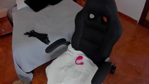  Maddy Crofft online show from February 28, 8:28 pm