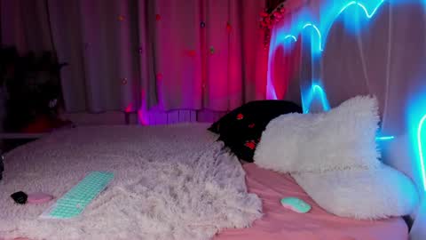 maddyfever online show from June 24, 2:24 pm
