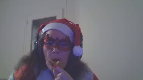 maddykler1977 online show from December 24, 9:00 pm