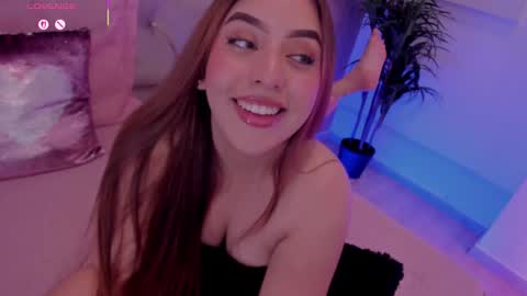 Snapshot of maddylennon chatting on March 5, 7:17 pm Lina online show from March 5, 7:17 pm