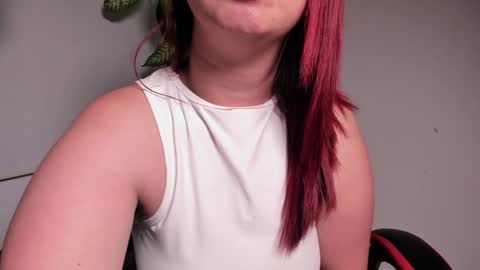 Snapshot of madelaine_blosson chatting on January 27, 9:34 am Madelaine online show from January 27, 9:34 am