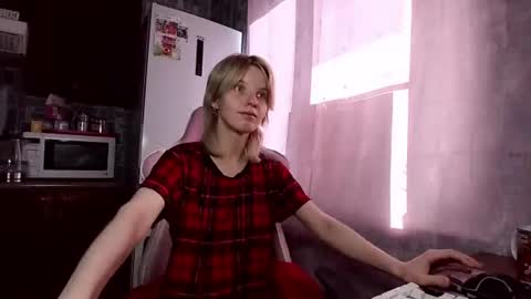 madelaines online show from June 20, 10:54 am