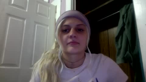 Snapshot of madelinevalentine chatting on September 11, 2:02 am madeline online show from September 11, 2:02 am