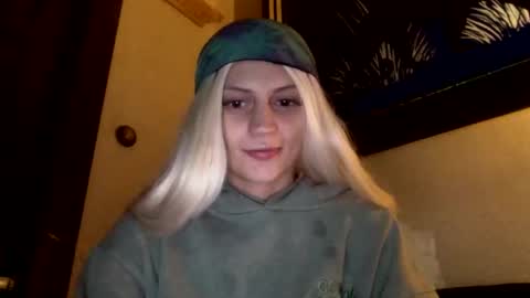 Snapshot of madelinevalentine chatting on September 14, 6:37 am madeline online show from September 14, 6:37 am