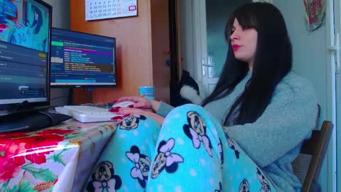 madelynvelure online show from April 9, 11:27 am