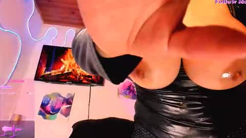 Madison Astrid  online show from January 8, 11:43 pm