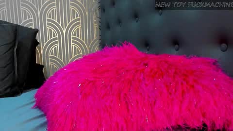Snapshot of madison_milan chatting on March 12, 1:25 am online show from March 12, 1:25 am