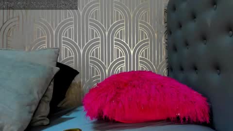 Snapshot of madison_milan chatting on February 25, 12:47 am online show from February 25, 12:47 am