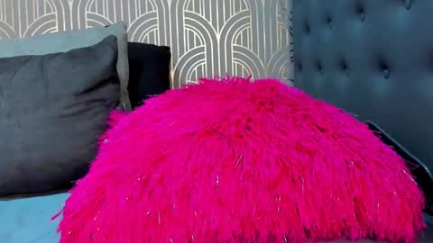 Snapshot of madison_milan chatting on February 4, 5:10 am online show from February 4, 5:10 am