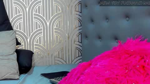 Snapshot of madison_milan chatting on March 10, 3:01 am online show from March 10, 3:01 am