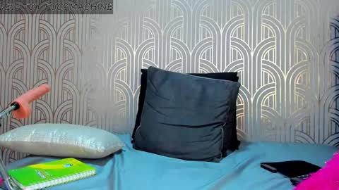 Snapshot of madison_milan chatting on March 3, 1:21 am online show from March 3, 1:21 am