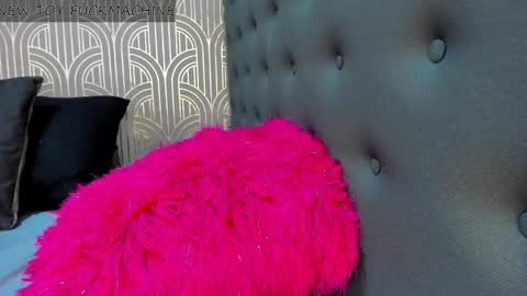 Snapshot of madison_milan chatting on February 22, 1:33 am online show from February 22, 1:33 am