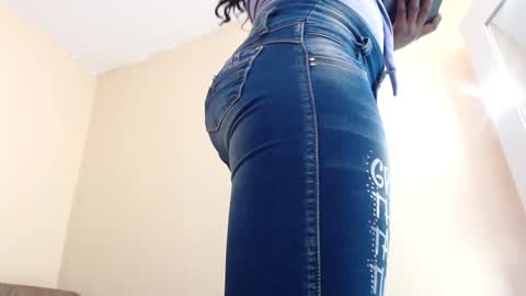 Snapshot of madison_mooney chatting on January 20, 12:39 pm Madison online show from January 20, 12:39 pm