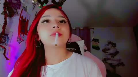 Snapshot of madison_x17 chatting on December 16, 7:04 am madso x17 online show from December 16, 7:04 am
